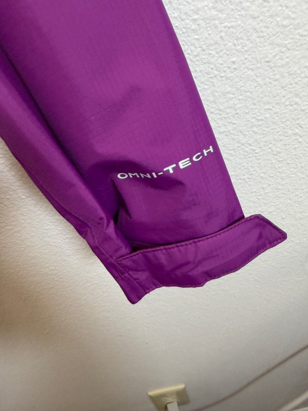 Columbia Women's Magenta Lightweight Waterproof Jacket - Picture 3 of 11